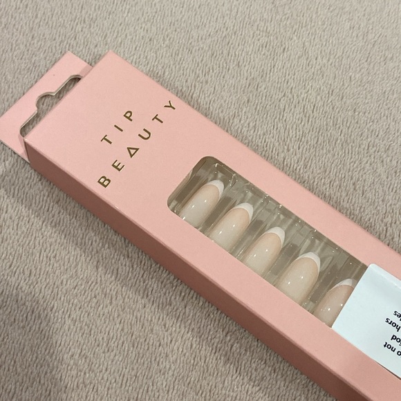 FRENCH TIP PRESS ON NAILS - Picture 2 of 2